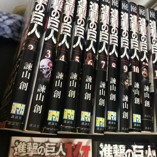 講談社(コウダンシャ)の進撃の巨人　　1巻〜19巻＋公式ガイドブック1冊 エンタメ/ホビーの漫画(全巻セット)の商品写真