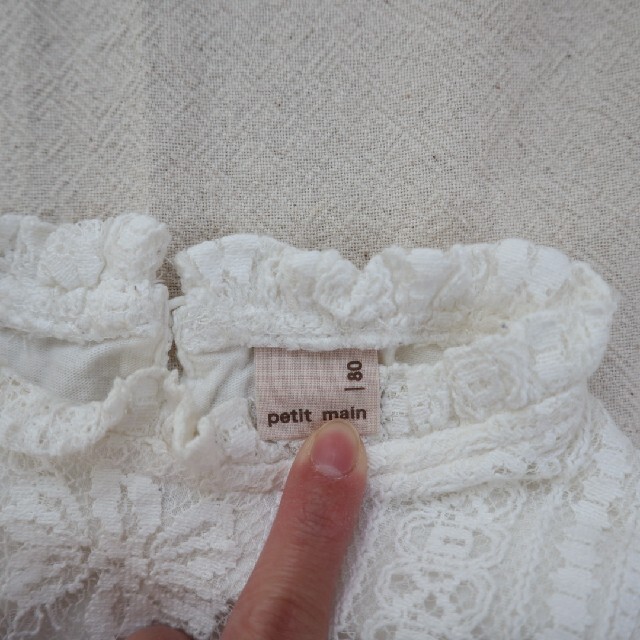petit main(プティマイン)のプティマイン レーストップス ジャンパースカート 2点セット キッズ/ベビー/マタニティのベビー服(~85cm)(Ｔシャツ)の商品写真