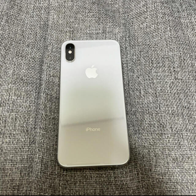 iPhone(アイフォーン)のgf様専用　iPhone Xs Silver 256 GB docomo スマホ/家電/カメラのスマートフォン/携帯電話(スマートフォン本体)の商品写真