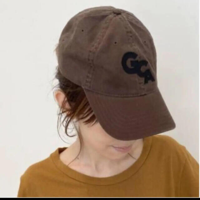 L'Appartement DEUXIEME CLASSE(アパルトモンドゥーズィエムクラス)のL'Appartement GOOD GRIEF LOGO CAP ブラウン レディースの帽子(キャップ)の商品写真