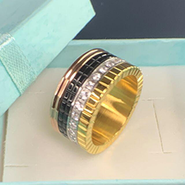 【各種サイズ】キャトルリング ４連リング cz ダイヤモンド ゴールド ブラック レディースのアクセサリー(リング(指輪))の商品写真