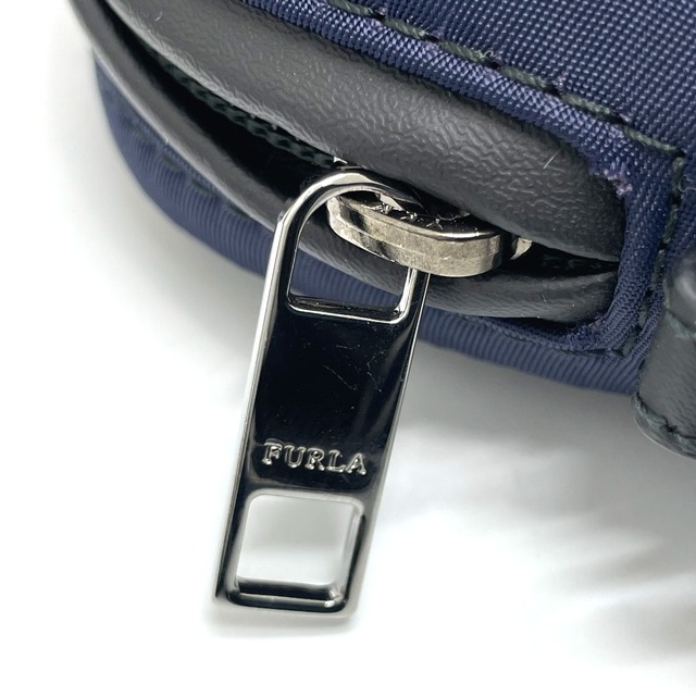 Furla(フルラ)のフルラ FURLA キルティング ポシェット ショルダーバッグ ナイロン グレー系 新品同様 メンズのバッグ(ショルダーバッグ)の商品写真