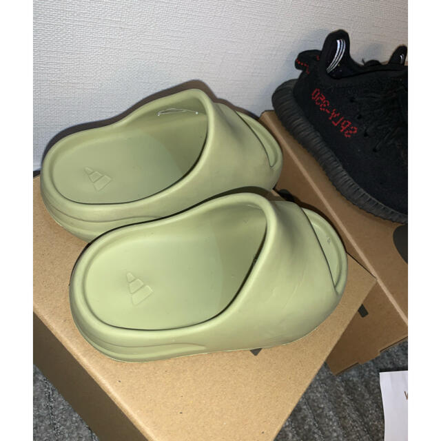 adidas(アディダス)の専用です、正規 adidas yeezy boost  slide 15 キッズ/ベビー/マタニティのベビー靴/シューズ(~14cm)(スニーカー)の商品写真