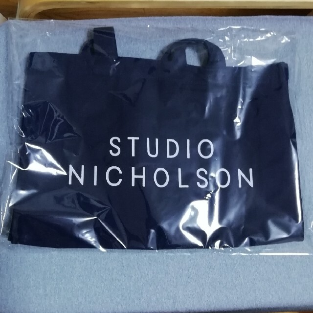 1LDK SELECT(ワンエルディーケーセレクト)のStudioNicholson　スタジオニコルソン　トートバッグ　スモールサイズ メンズのバッグ(トートバッグ)の商品写真