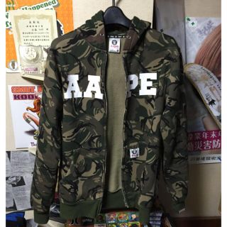 アベイシングエイプ(A BATHING APE)のストリートAPEパーカーL(パーカー)