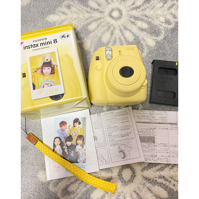 富士フイルム(フジフイルム)のFUJIFILM  instax mini8  チェキ  YELLOW スマホ/家電/カメラのカメラ(フィルムカメラ)の商品写真