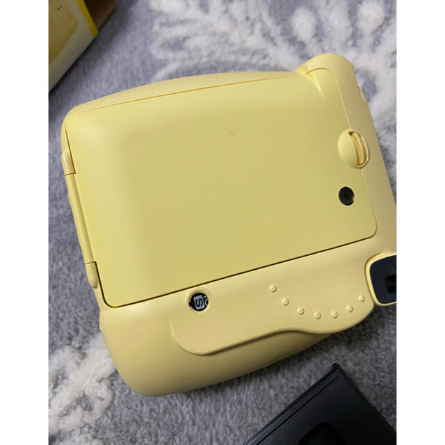 富士フイルム(フジフイルム)のFUJIFILM  instax mini8  チェキ  YELLOW スマホ/家電/カメラのカメラ(フィルムカメラ)の商品写真