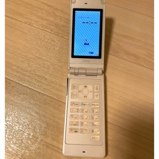 フジツウ(富士通)の【即発送可】docomo ガラケー F705i YUKI ホワイト(携帯電話本体)