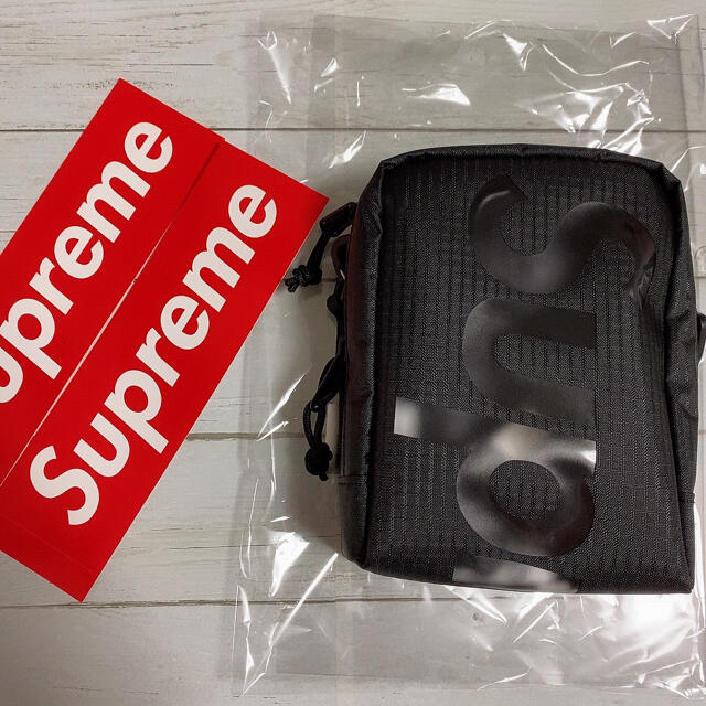 Supreme(シュプリーム)のsupreme シュプリーム ネックポーチ 21SS ブラック メンズのバッグ(ショルダーバッグ)の商品写真