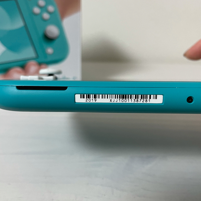 任天堂　Switch 本体　lite