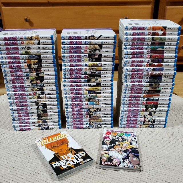 ブリーチ 全74巻 + ファンブック1冊 - 全巻セット ブリーチ 全74巻 + ファンブック1冊 - 全巻セット