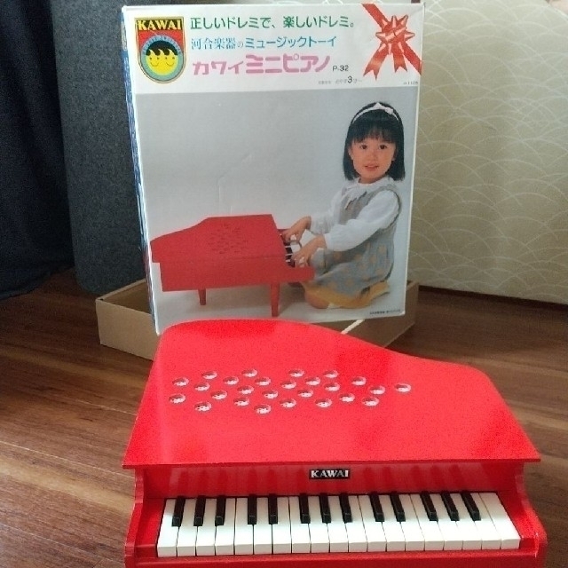 KAWAI 32鍵 ミニピアノ トイピアノ おもちゃのピアノ 赤 楽譜付き の通販 by windlotus's shop｜ラクマ