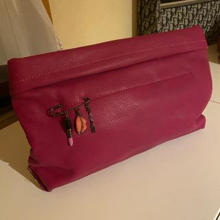 ザラ(ZARA)の★限定品★！化粧品MAC限定ブローチ付き！ショッキングピンクのクラッチバッグ❤️(クラッチバッグ)