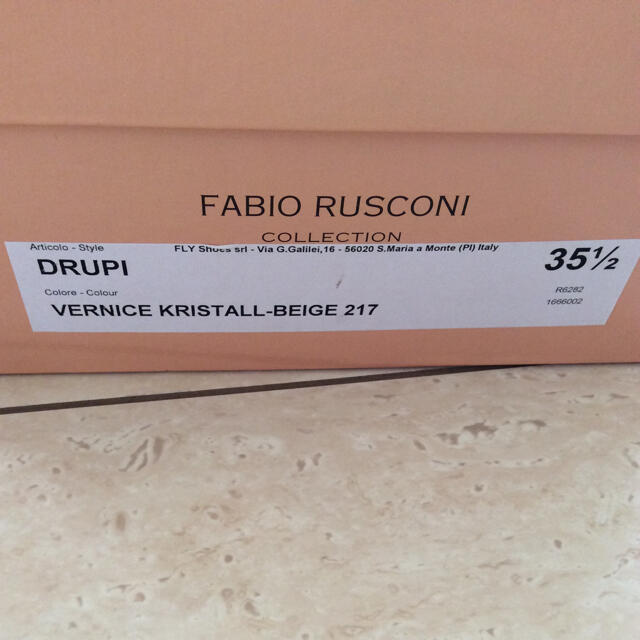 FABIO RUSCONI(ファビオルスコーニ)のファビオルスコーニ エナメルサンダル レディースの靴/シューズ(サンダル)の商品写真