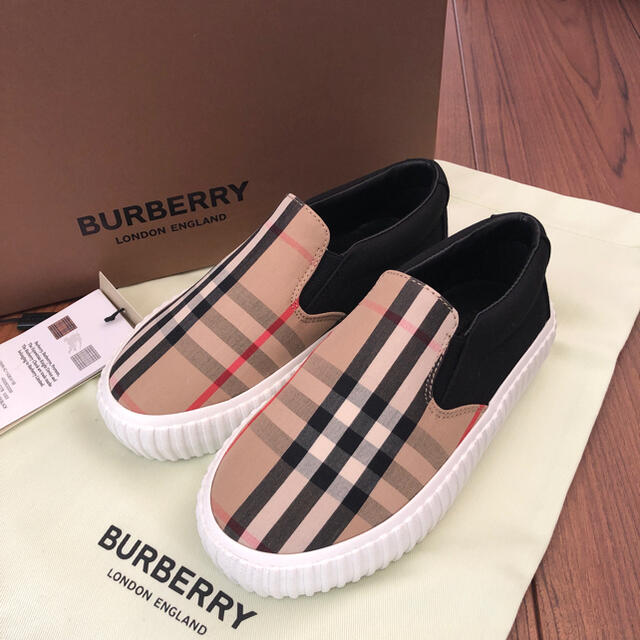 BURBERRY   お取置き中バーバリーチルドレン 新品シューズ の