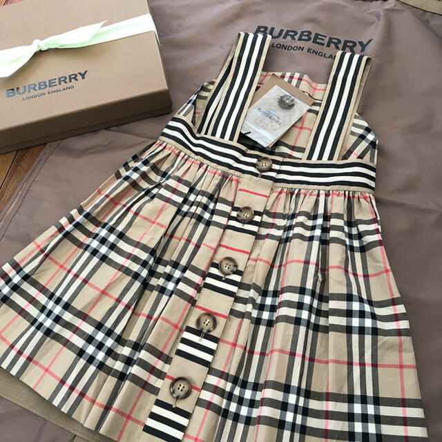 正規品高品質∭ BURBERRY 6Yの通販 by Cherry's shop｜バーバリーならラクマ - バーバリーチルドレン 新品ワンピース