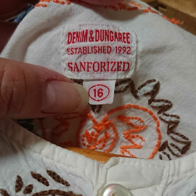 DENIM DUNGAREE(デニムダンガリー)のデニム＆ダンガリー 刺繍チュニックシャツ キッズ/ベビー/マタニティのキッズ服女の子用(90cm~)(ブラウス)の商品写真
