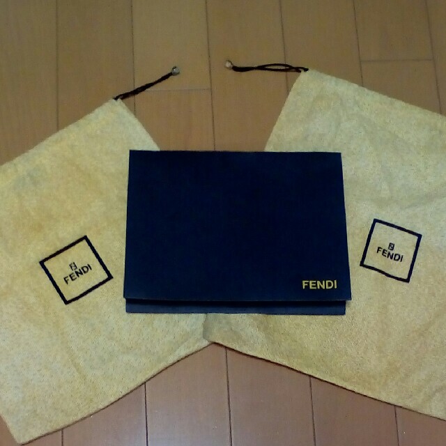 FENDI  フェンディ  巾着（大、小）