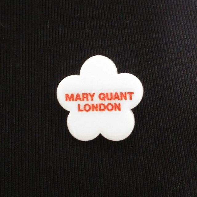 MARY QUANT　マリークヮント　ロゴピンバッジ