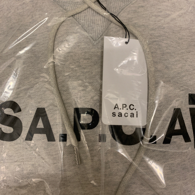 sacai(サカイ)の2021 A.P.C.×sacai フーディー グレー メンズのトップス(パーカー)の商品写真