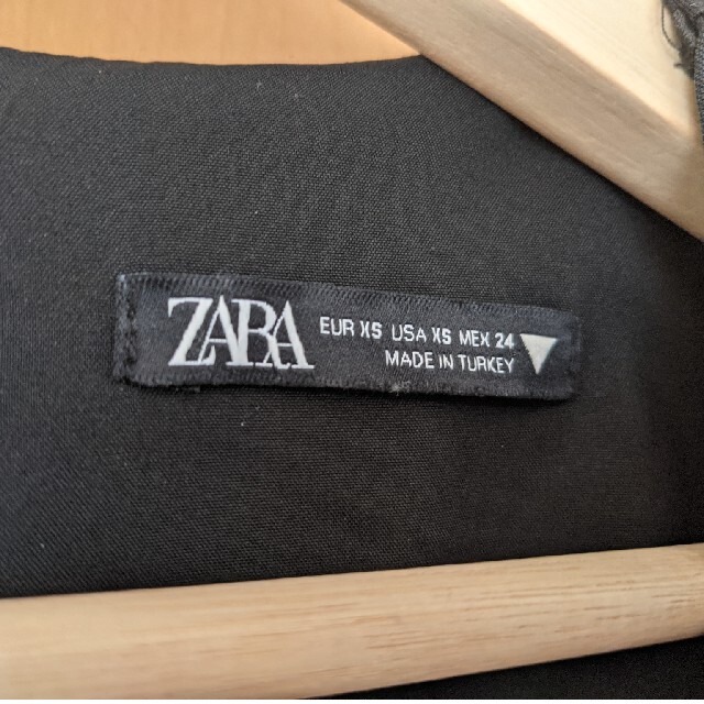 ZARA(ザラ)の最終処分 ザラ Zara ワンピース 黒 チュニック 光沢 ゆったり 人気 レディースのワンピース(ミニワンピース)の商品写真