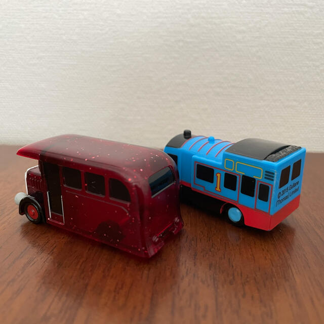 バスになったトーマスとバスのバーティ キッズ/ベビー/マタニティのおもちゃ(電車のおもちゃ/車)の商品写真