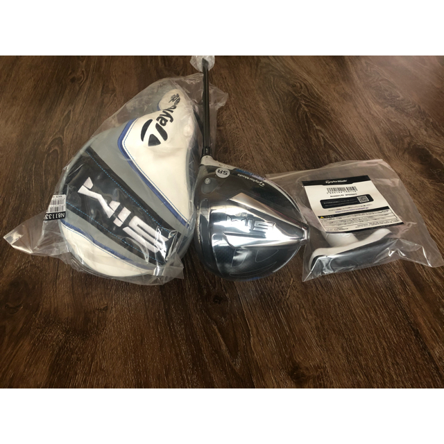 TaylorMade(テーラーメイド)の【新品】SIM MAX ドライバー　10.5　SR　日本仕様 スポーツ/アウトドアのゴルフ(クラブ)の商品写真