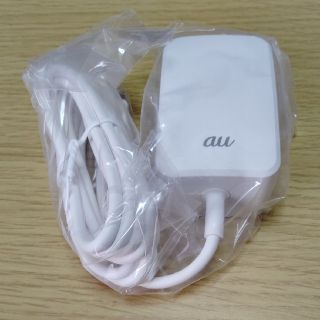 au - 【値下げしました】新品未開封 auTypeC共通ACアダプタ01 0601PQA