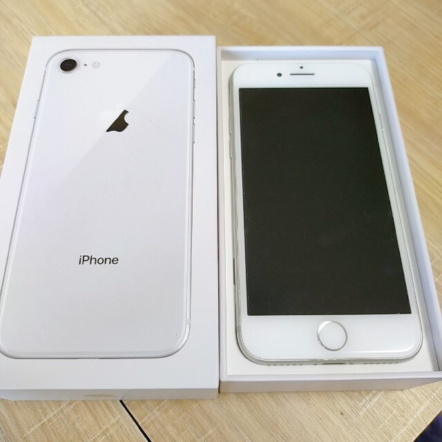 iPhone 8 Silver 64 GB Softbank