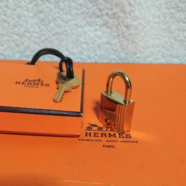 HERMES ゴールド カデナパドロック 南京錠、鍵付き！