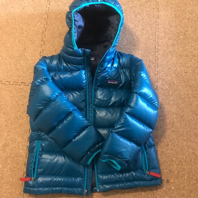 patagonia(パタゴニア)のパタゴニア　キッズ　ダウンジャケット　Sサイズ　厚手 キッズ/ベビー/マタニティのキッズ服男の子用(90cm~)(ジャケット/上着)の商品写真