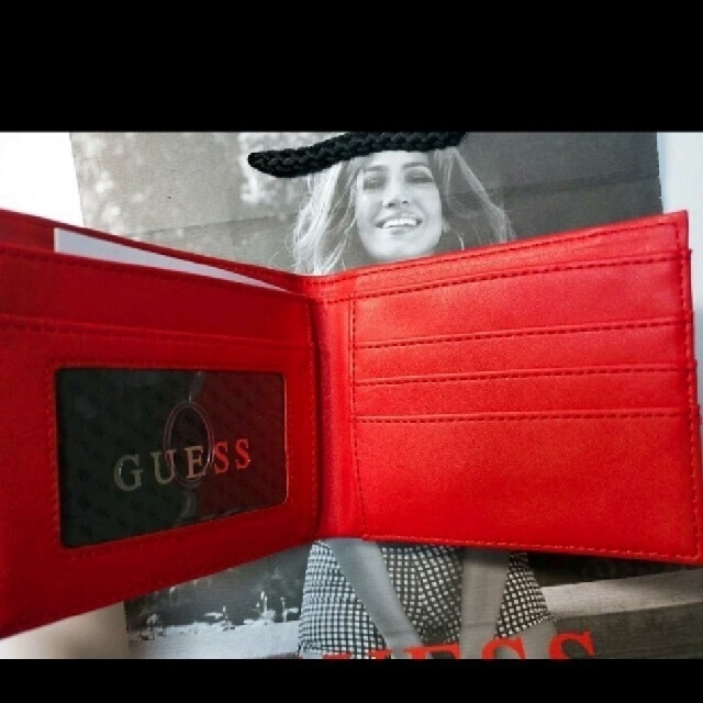 GUESS(ゲス)の【大人気】型押しロゴ ゲス エンボス 財布 ゲス メンズ 小銭入れ メンズのファッション小物(折り財布)の商品写真