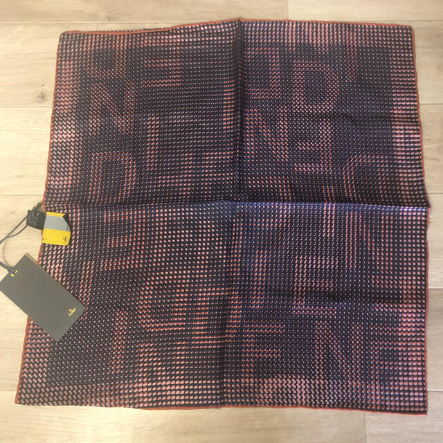 FENDI(フェンディ)のFENDIフェンディ シルクスカーフタグ付き レディースのファッション小物(バンダナ/スカーフ)の商品写真