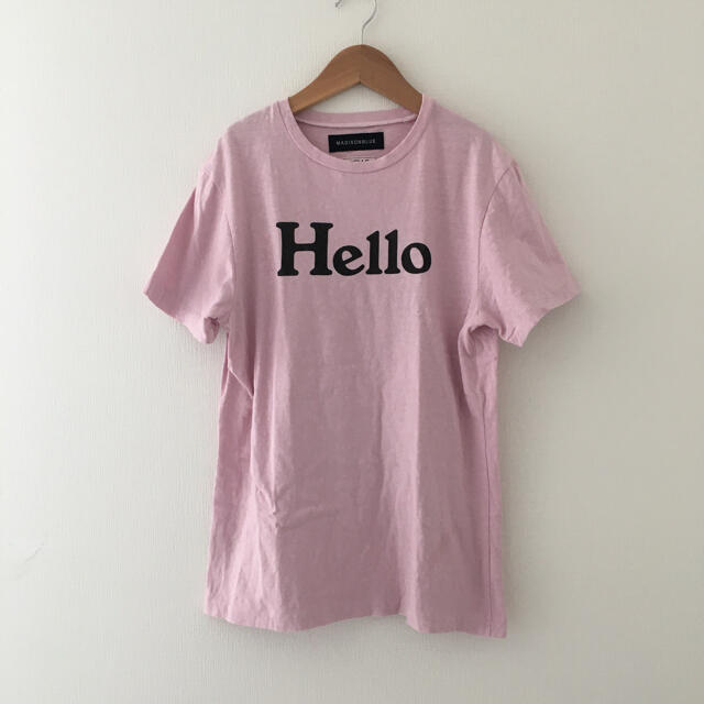 トップス美品　希少　マディソンブルー  Hello Tシャツ　ロゴ　ピンク