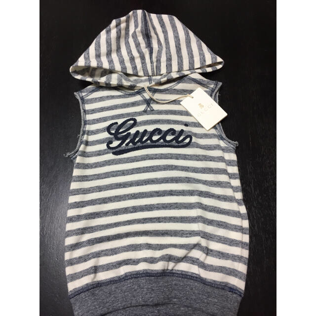 Gucci(グッチ)の【新品 未使用】GUCCI グッチ チルドレン パーカー  4T 100/110 キッズ/ベビー/マタニティのキッズ服男の子用(90cm~)(Tシャツ/カットソー)の商品写真