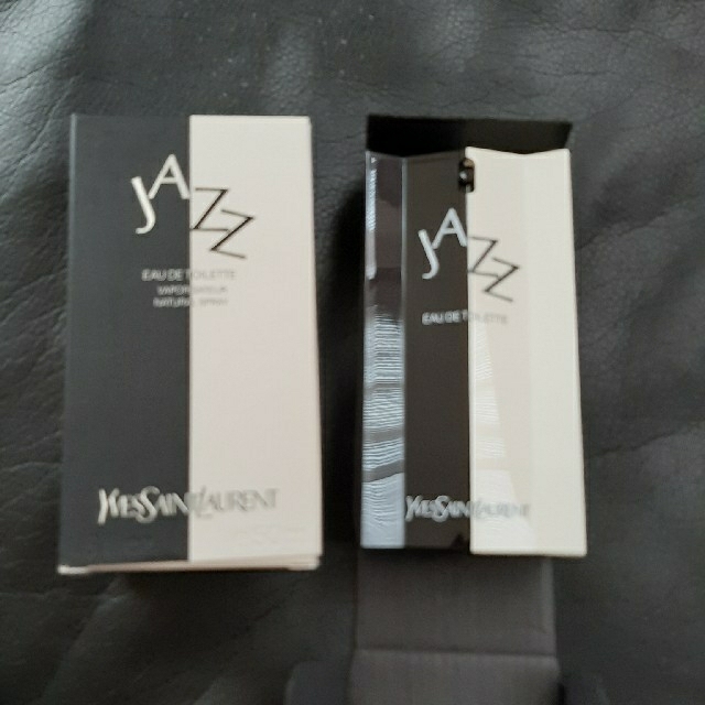 Yves Saint Laurent Beaute(イヴサンローランボーテ)のJAZZ香水。モスキーノオーデトワレ。 コスメ/美容の香水(ユニセックス)の商品写真