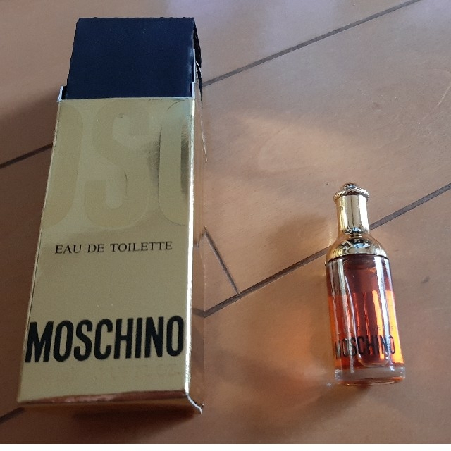 Yves Saint Laurent Beaute(イヴサンローランボーテ)のJAZZ香水。モスキーノオーデトワレ。 コスメ/美容の香水(ユニセックス)の商品写真