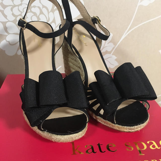 kate spade new york(ケイトスペードニューヨーク)の【新品未使用】kate spadeグロングランリボンサンダル♡ レディースの靴/シューズ(サンダル)の商品写真