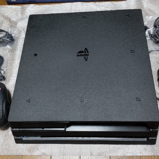 Playstation4 PRO 1TB エンタメ/ホビーのゲームソフト/ゲーム機本体(家庭用ゲーム機本体)の商品写真