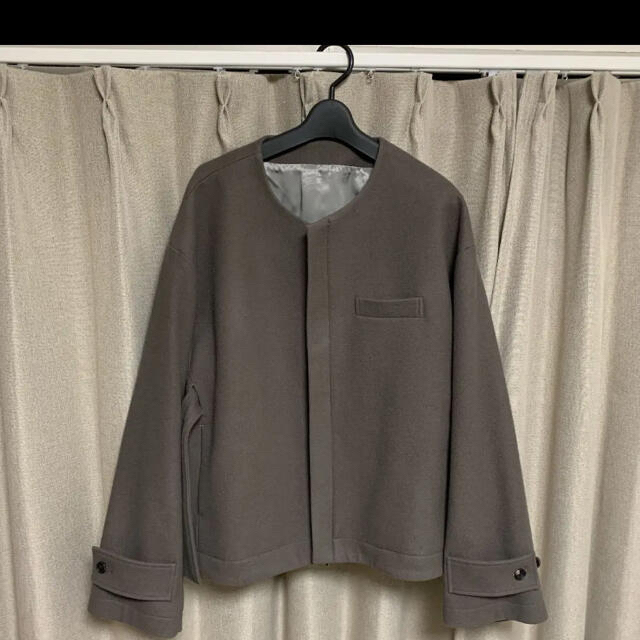 SUNSEA(サンシー)のstein NO COLLAR BELTED JACKET メンズのジャケット/アウター(ノーカラージャケット)の商品写真