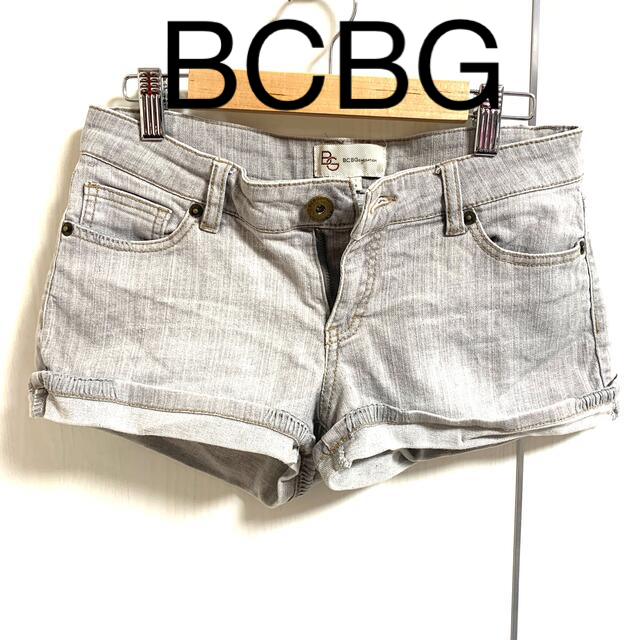 BCBGMAXAZRIA(ビーシービージーマックスアズリア)のBCBG短パンデニムショートパンツ レディースのパンツ(ショートパンツ)の商品写真