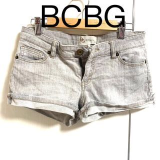 ビーシービージーマックスアズリア(BCBGMAXAZRIA)のBCBG短パンデニムショートパンツ(ショートパンツ)