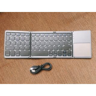 折り畳みキーボード Bluetoothキーボード タッチパッドを搭載(PC周辺機器)