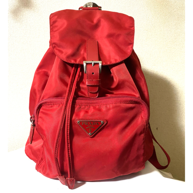 PRADA(プラダ)の早い者勝ち‼️PRADA プラダ バックパック リュックサック 赤 レディースのバッグ(リュック/バックパック)の商品写真