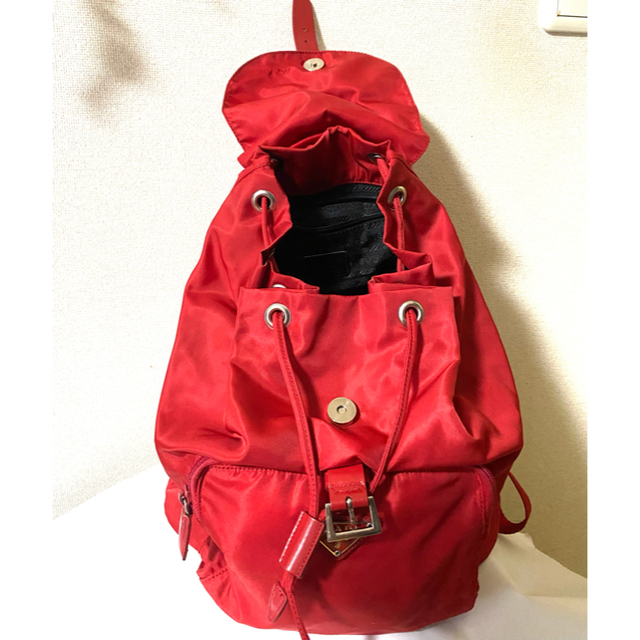 PRADA(プラダ)の早い者勝ち‼️PRADA プラダ バックパック リュックサック 赤 レディースのバッグ(リュック/バックパック)の商品写真