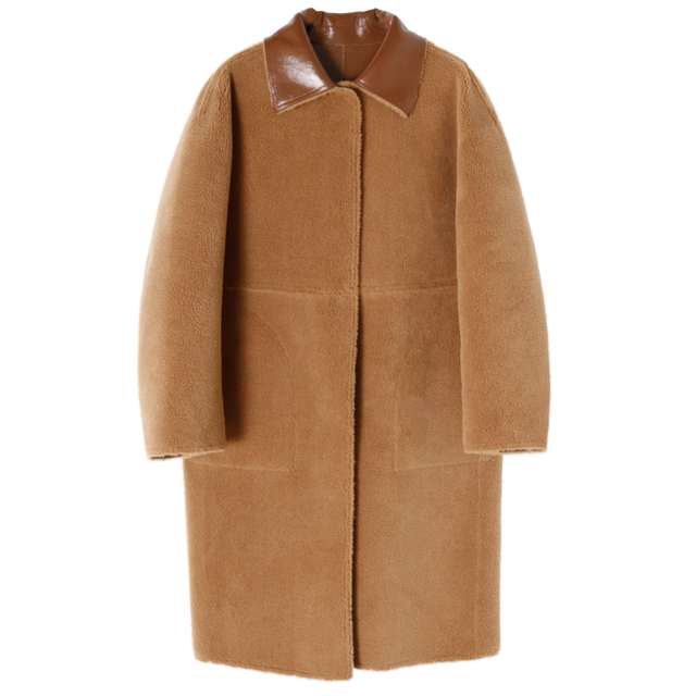 LE CIEL BLEU(ルシェルブルー)のLE CIEL BLEU Faux Patent Shearling Coat レディースのジャケット/アウター(ロングコート)の商品写真