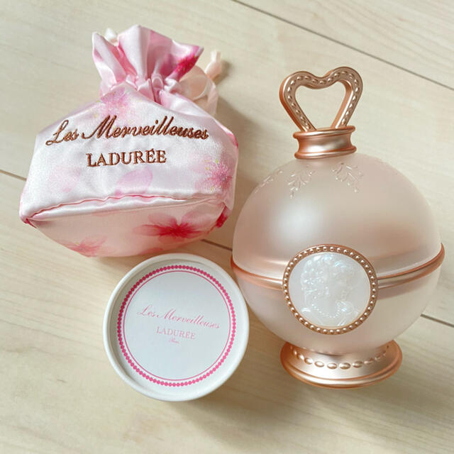 Les Merveilleuses LADUREE(レメルヴェイユーズラデュレ)のラデュレ　フェイスカラーサクラ(101) コスメ/美容のベースメイク/化粧品(チーク)の商品写真