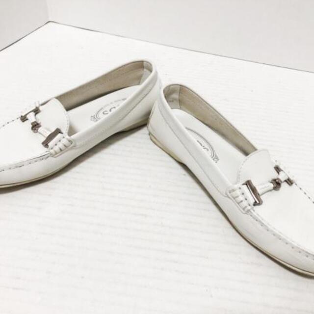 TOD'S(トッズ)のトッズ ドライビングシューズ 36 - 白 レディースの靴/シューズ(その他)の商品写真