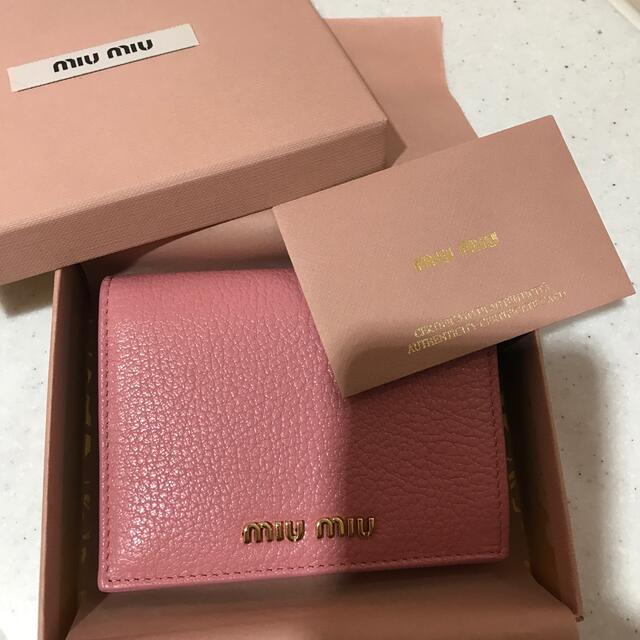 最終値下げ✨新品　ミュウミュウ  財布　ピンク　二つ折り財布　miumiu
