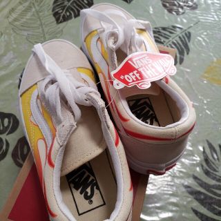 ヴァンズ(VANS)のVANS OFF THE WALL .FIRE FLAME(スニーカー)